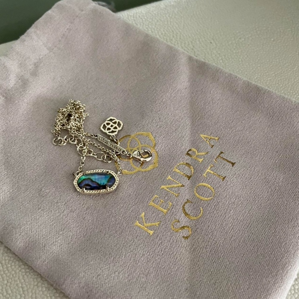 Kendra Scott necklace